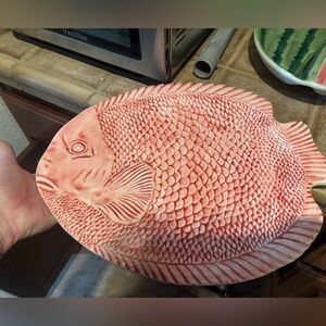 Vibrant Fish-Shaped Ceramic Platter - Coral